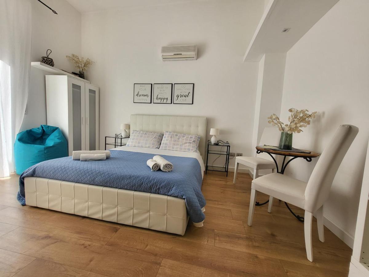 Living Cagliari Marina Bed and Breakfast Exterior foto